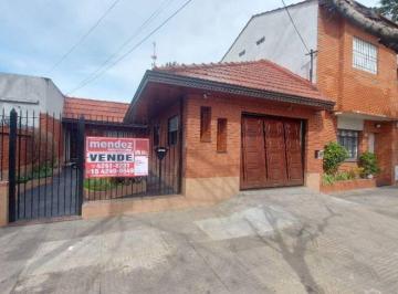 Casa de 4 ambientes, Lanús · Hermosa Casa 4 Ambientes con Amplio Fondo Libre y Garage