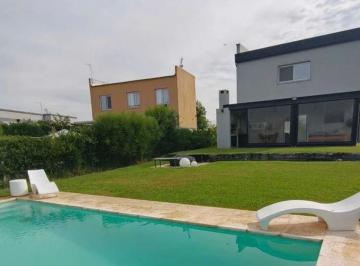 Casa de 5 ambientes, Pilar · Casa de 5 Ambientes en Venta en Santa Elena