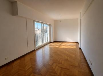 Departamento · 46m² · 2 Ambientes · Cómodo 2 Ambientes con Balcón en Flores Excelente Ubicación.