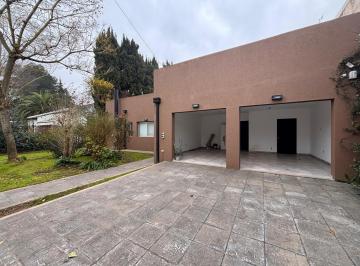 Casa · 216m² · 5 Ambientes · 2 Cocheras · Casa en Venta en City Bell