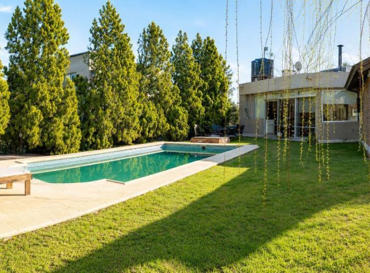 Casa · 205m² · 3 Dormitorios · 2 Cocheras