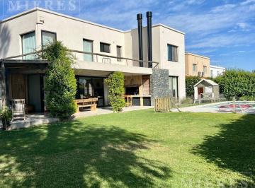 Casa · 250m² · 7 Ambientes · Alquiler de Verano en La Comarca, Bancalari.