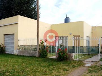 Casa · 269m² · 10 Ambientes · 2 Cocheras · Casa - Centenario