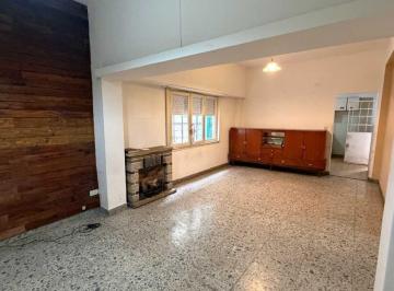 PH · 117m² · 3 Ambientes · 2 Cocheras · Venta PH 3 Amb. con Cochera y Patio en Caseros