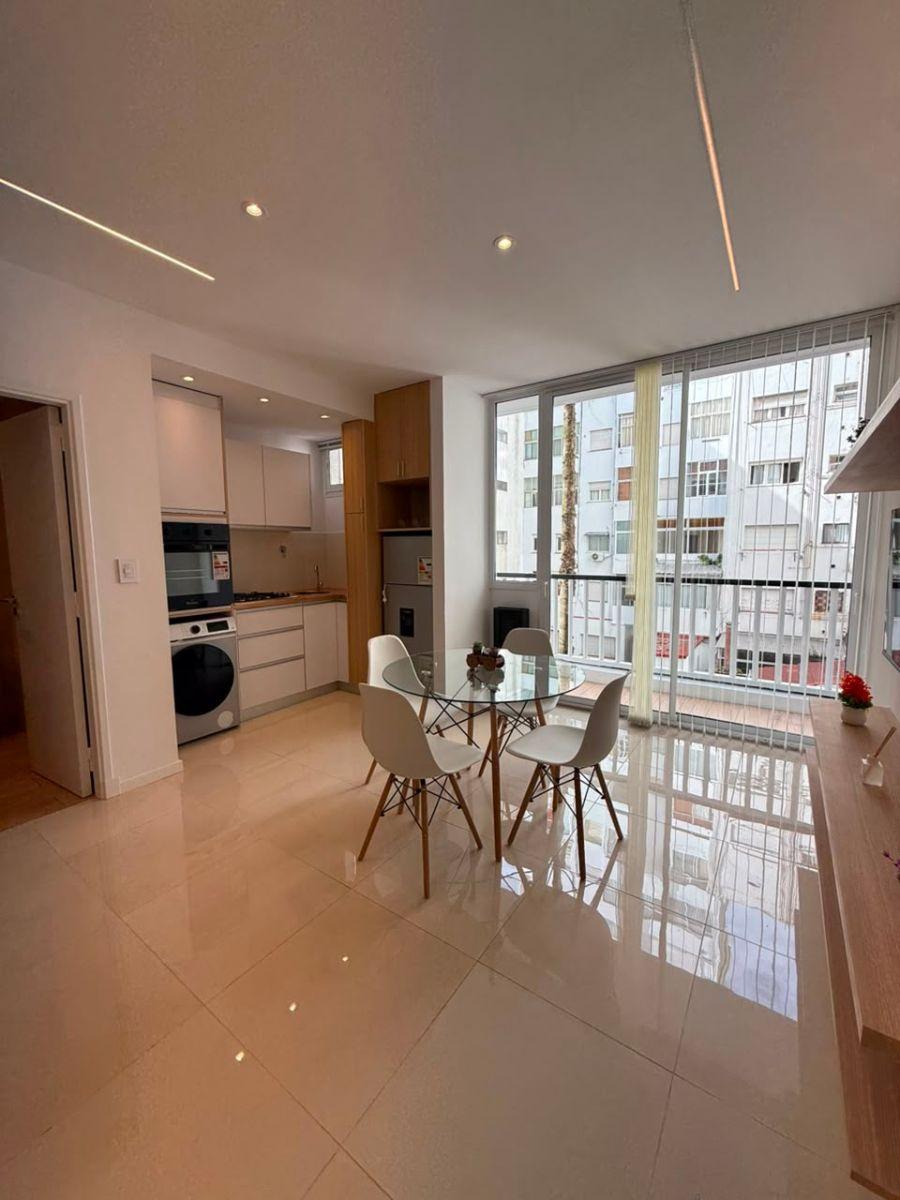 Excelente monoambiente lateral con balcón y vista al mar