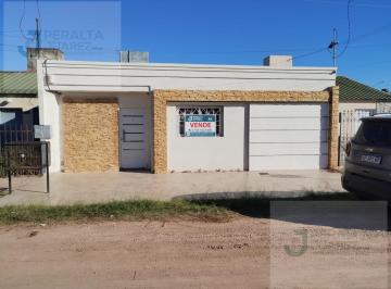 Casa · 200m² · 6 Ambientes · 1 Cochera · Casa en Villa Angela