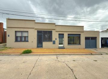 Casa · 175m² · 5 Ambientes · 1 Cochera · Casa con Garage Más Local en Venta