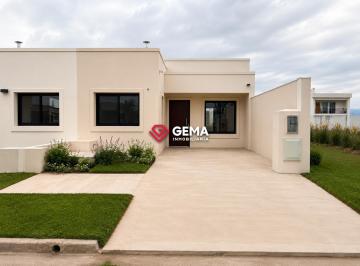 Casa · 92m² · 4 Ambientes · 1 Cochera · Casa a Estrenar en Via Aurelia