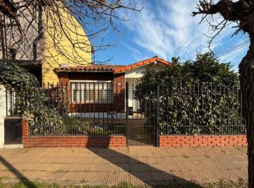 Casa de 3 ambientes, Morón · Casa 3 Ambientes con Jardin en Castelar
