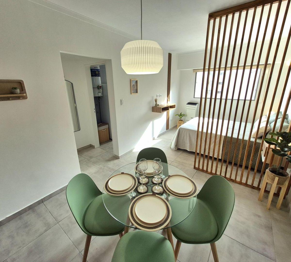 Venta Departamento 1 Ambiente a la Calle con Vista Abierta Plaza Colón