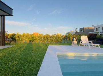 Casa · 208m² · 5 Ambientes · 2 Cocheras · Casa en Venta 5 Ambientes Prados del Oeste