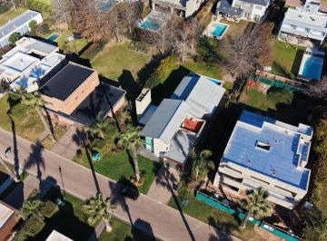 Casa · 225m² · 7 Ambientes · 2 Cocheras · Funes Hilss Miraflores - Casa de 4 Dorm. con Pileta en Venta - Barrio Privado, Funes