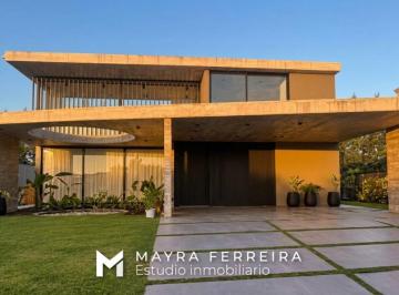 Casa · 470m² · 8 Ambientes · 4 Cocheras · Casa 6 Ambientes en Alquiler y Venta en Terralagos Canning