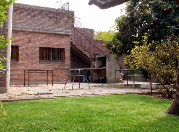 Casa · 200m² · 7 Ambientes · 1 Cochera · Venta Casa con Amplio Parque y Piscina en Tolosa