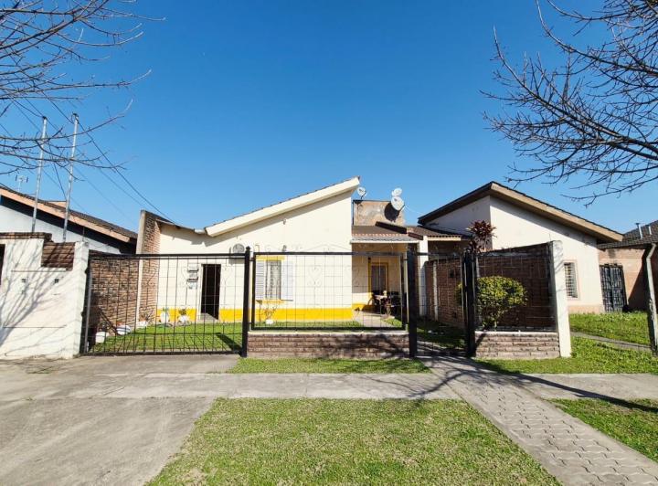 Casa · 303m² · 4 Ambientes · 1 Cochera
