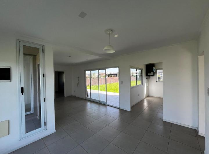 Casa · 780m² · 4 Ambientes · 2 Cocheras
