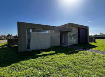 Casa · 780m² · 4 Ambientes · 2 Cocheras · Casa Venta Barrio Belleville Canning