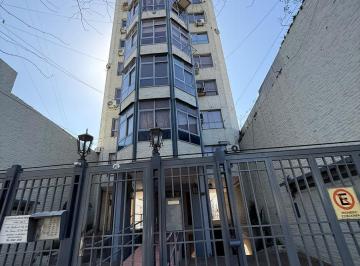 Departamento · 2 Ambientes · 1 Cochera · Depto de 2 Amb Chico con Cochera - Apto Profesional