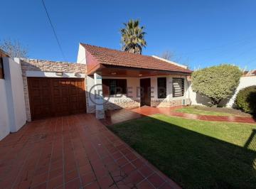 Casa · 180m² · 4 Ambientes · 1 Cochera · En Venta Casa de Cuatro Ambientes, Barrio Zacagnini