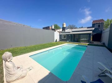 Casa · 128m² · 4 Ambientes · 1 Cochera · Venta Casa 4 Ambientes Boulogne con Pileta y Jardin