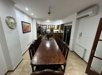 Casa · 170m² · 7 Ambientes · 1 Cochera · Casa en Venta de 4 Dorm. con Pileta, Parrillero y Terraza, Barrio Parque