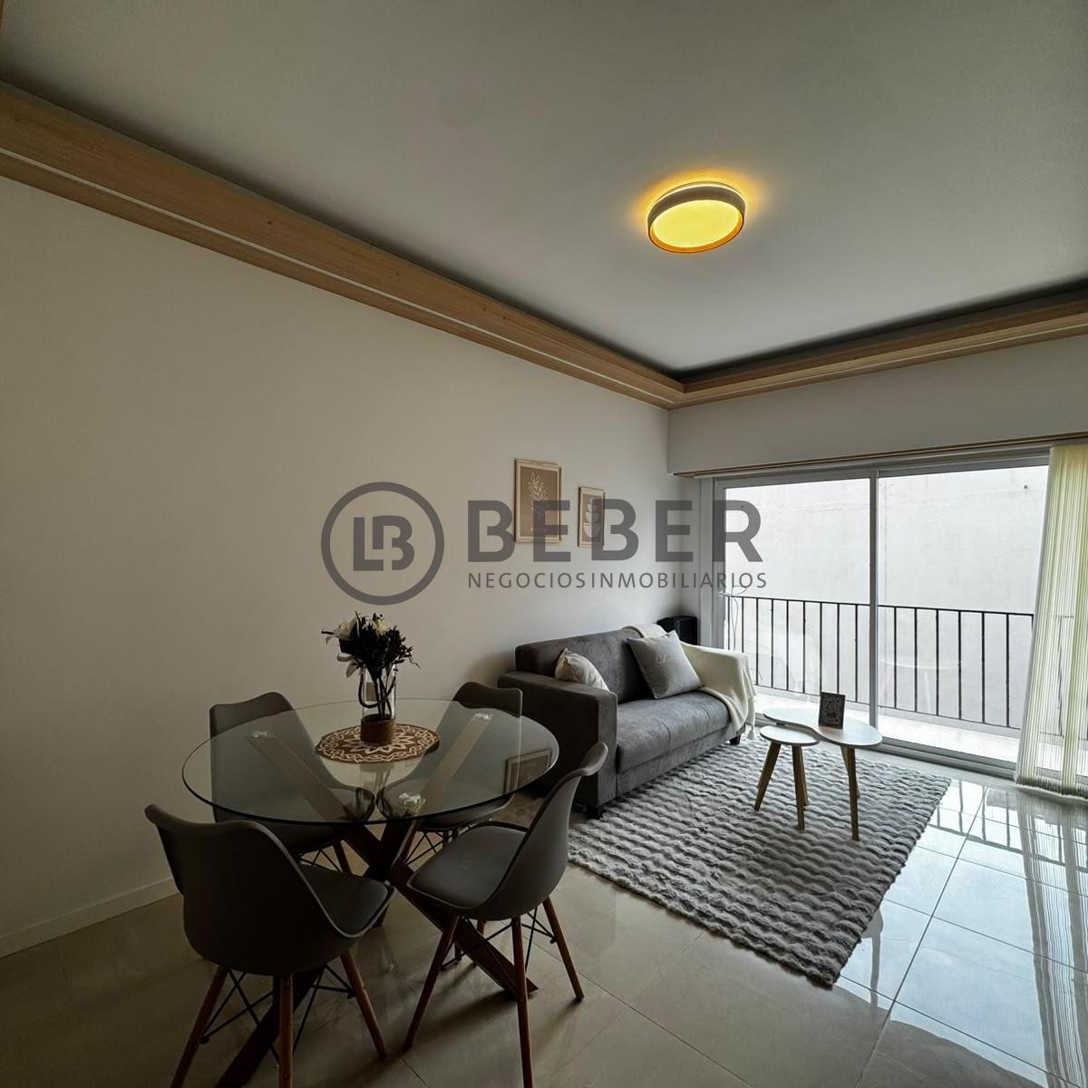 En venta tres ambientes al frente con balcon saliente