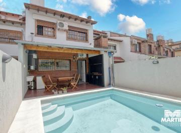 Casa · 135m² · 5 Ambientes · 2 Cocheras · Casa Dúplex en Venta de 5 Ambientes con Playroom, Jardin, Pileta, Quincho y Cocheras