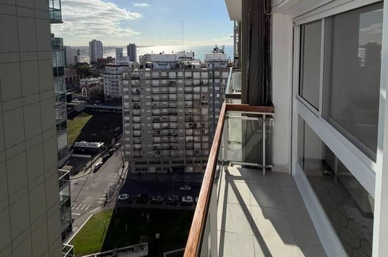 Dos ambientes con balcón, vista panorámica al mar y las sierras, Cochera en 1° subsuelo