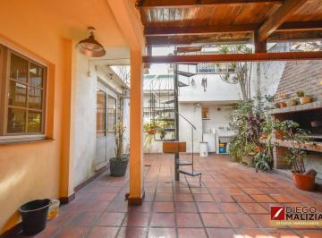Casa · 106m² · 4 Ambientes · 1 Cochera · Venta de Casa de 4 Ambientes en Temperley