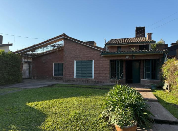Casa · 1200m² · 4 Dormitorios