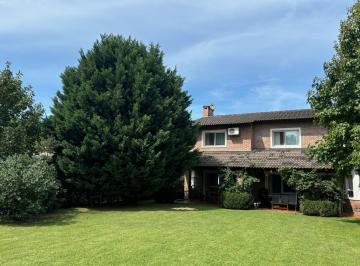 Casa · 290m² · 5 Dormitorios · 2 Cocheras · Casa en Venta en Santa Maria de Los Olivos