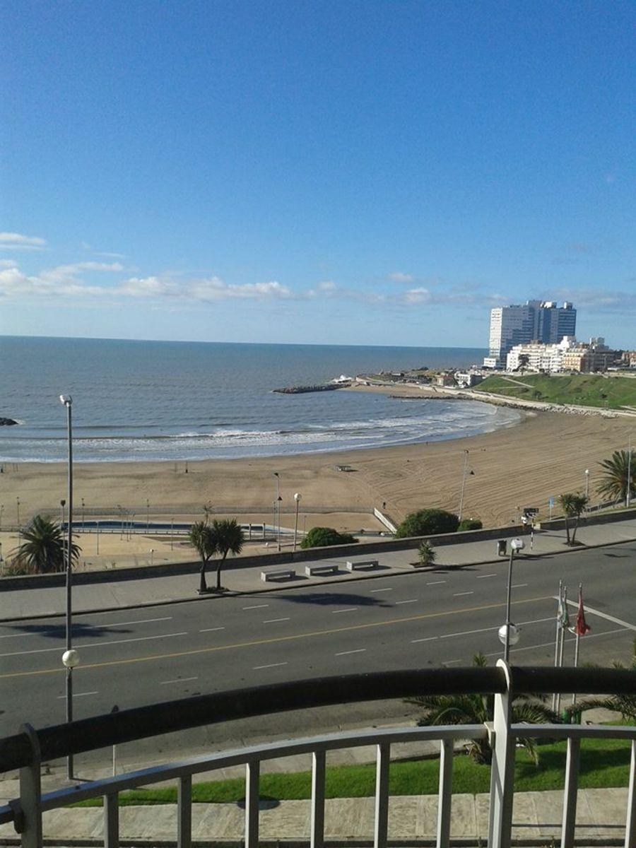 Alquiler 24 meses. Departamento de dos amb con cochera fija. Plena vista al mar.