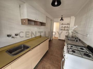 Departamento · 56m² · 3 Ambientes · Alquiler Tres Ambientes en Almagro - Balcón Corrido Piso Alto Al Frente