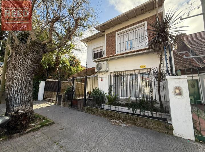 Casa · 188m² · 4 Ambientes · 2 Cocheras