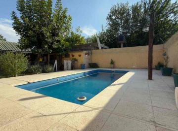 Casa · 96m² · 3 Ambientes · 1 Cochera · Venta Casa 3 Amb en Tortuguitas, Pileta y Cochera