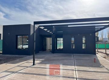 Casa · 168m² · 3 Ambientes · 2 Cocheras · Casa en Pueblo Malbec