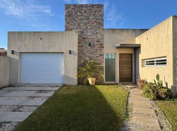 Casa · 142m² · 3 Ambientes · 1 Cochera · Vivienda en Venta
