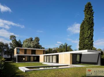 Casa · 320m² · Excelente Casa Moderna en San Carlos C. C.