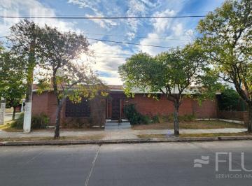 Casa · 207m² · 3 Dormitorios · 2 Cocheras · Casa 3 Dorm. en Venta en Cerro de Las Rosas Apta Crédito - Cocheras - Patio - Parrilla