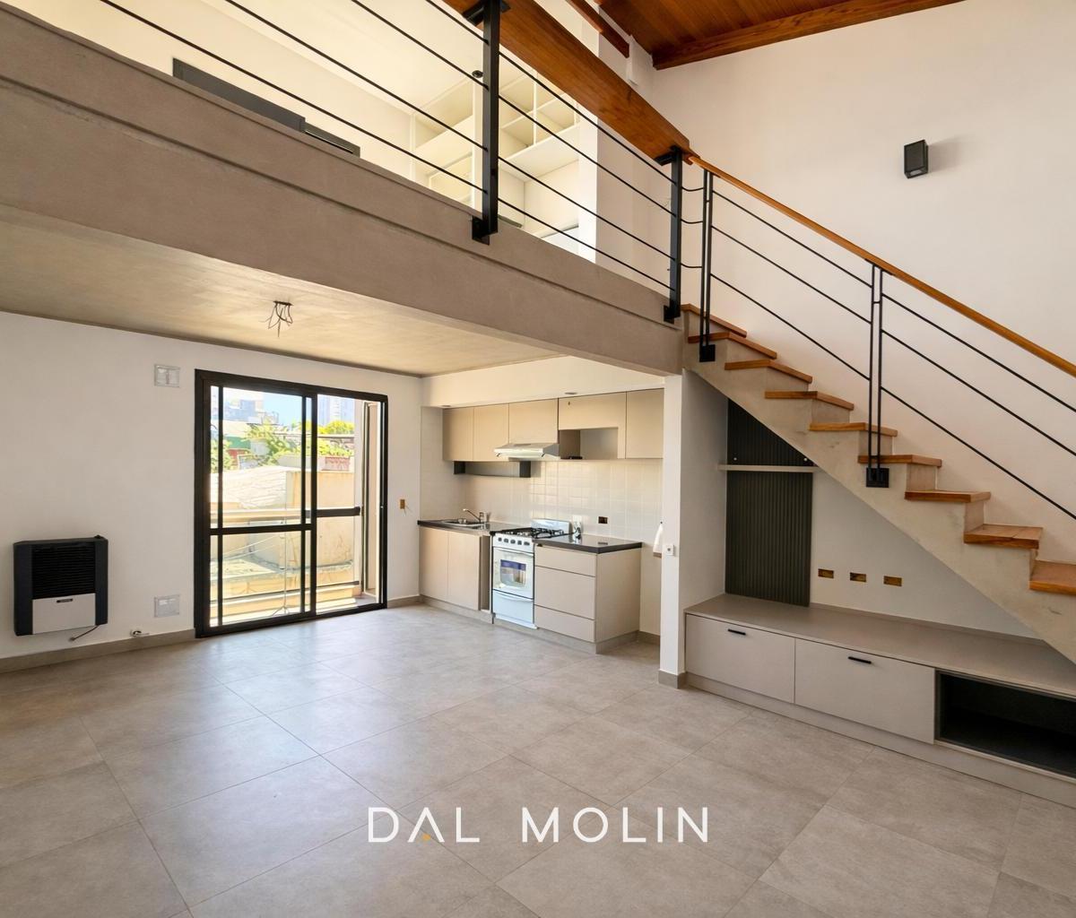 Departamento tipo loft en planta alta al frente – complejo tipo ph