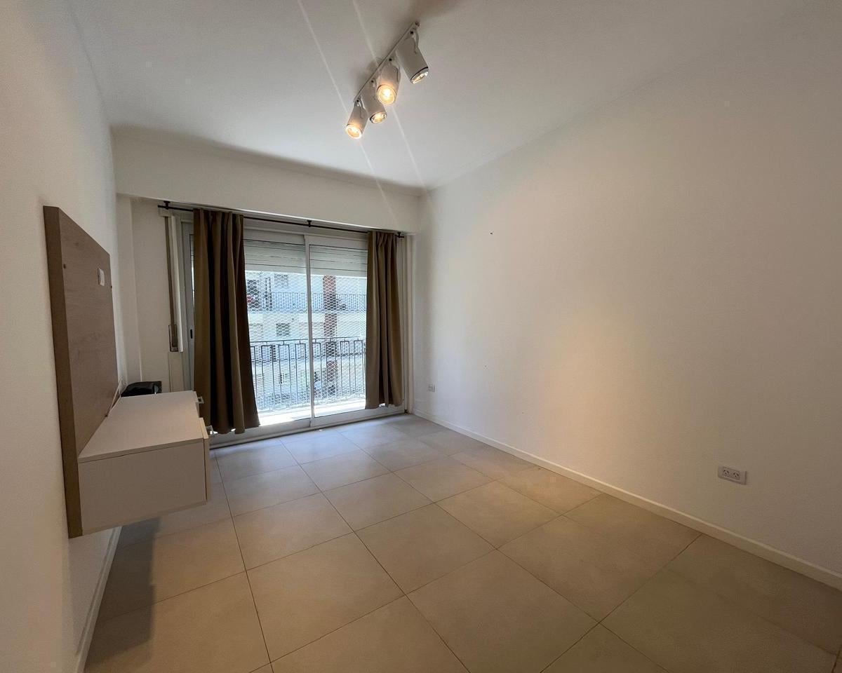 Depto 2 amb, 43m² con balcón — Terminal Vieja