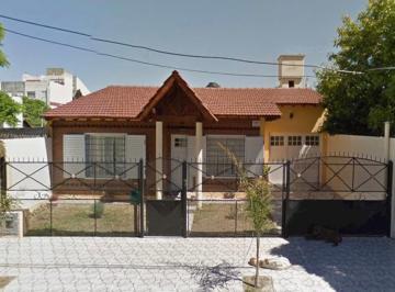 Casa de 4 ambientes, Santa Teresita · Casa de Playa a 2 Cuadras del Mar y 3 del Centro