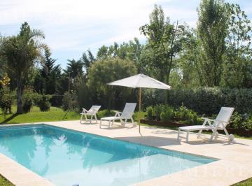 Casa · 270m² · 6 Ambientes · 4 Cocheras · Alquiler de Verano en Santa Barbara, Bancalari