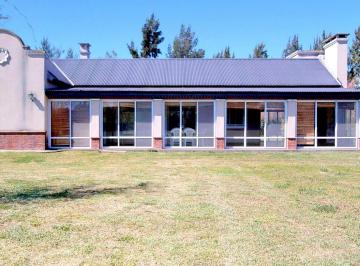 Casa · 204m² · 3 Ambientes · Venta de Casa en Campos de Roca