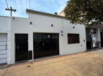 Casa de 4 ambientes, La Plata · Casa en Alquiler de Dos Dorm. en Calle 64 Entre Calle 22 y Calle 23, La Plata.