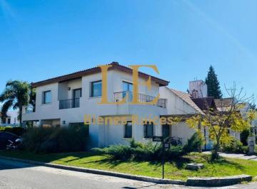 Casa · 170m² · 5 Ambientes · 5 Cocheras · Casa en Alquiler, Aranjuez Cc