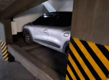 Garage , Córdoba · Venta de Cochera en Av Duarte Quiros Al 600! Gran Oportunidad!