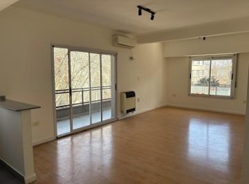 Departamento · 50m² · 2 Ambientes · 1 Cochera · 2 Ambientes en Alquiler con 2 Balcones y Cochera – Excelente Ubicación