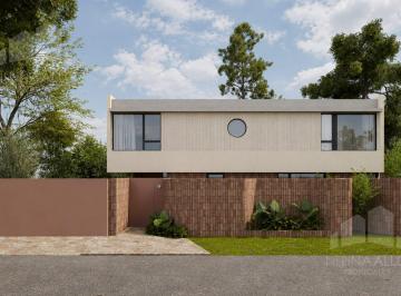 Casa · 210m² · 5 Ambientes · 1 Cochera · Venta Casa 5 Ambientes en Ituzaingó Norte Parque Leloir