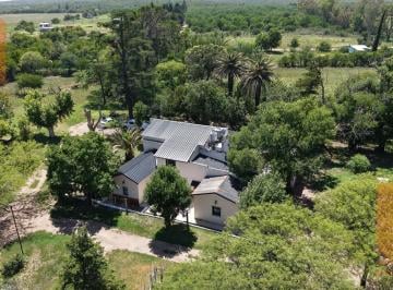 Campo · 300m² · 10 Ambientes · 2 Cocheras · Embalse B° Quebracho - Campo 8 Ha - Casa 5 Dorm.
